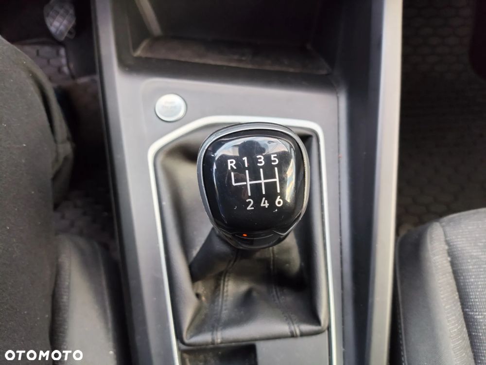 Volkswagen Golf 2.0 TDI SCR Life - 27
