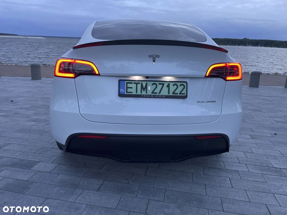 Tesla Model Y Long Range AWD - 15