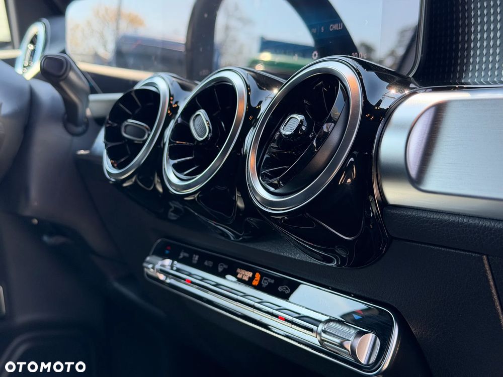 Mercedes-Benz GLB 250 4-Matic 8G-DCT - 37