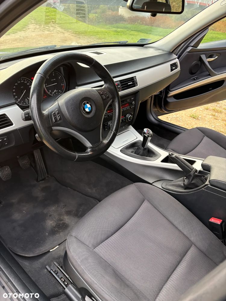 BMW Seria 3 318d - 14