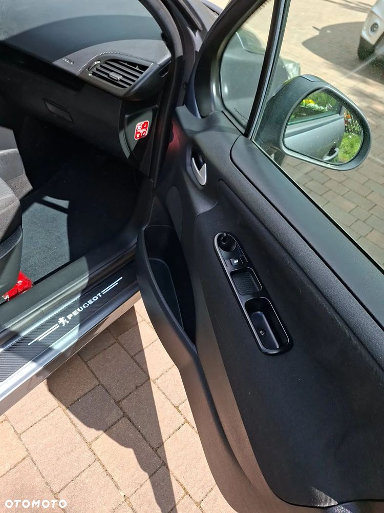 Peugeot 207 1.4 Presence Grand Prix - 14