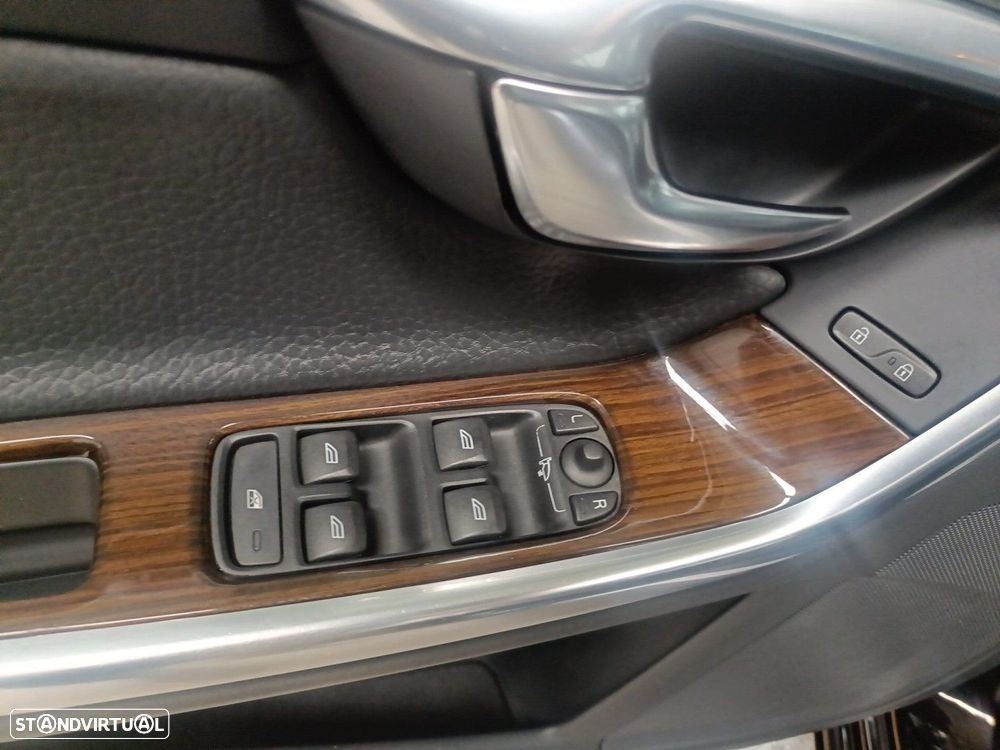Volvo V60 2.4 D6 Momentum AWD Phev - 17