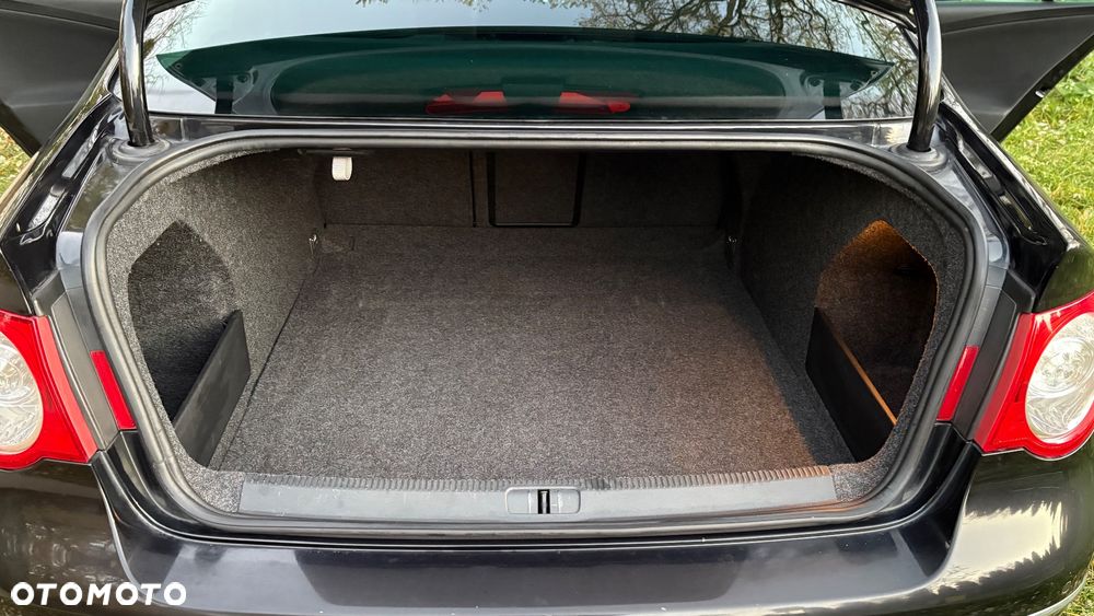 Volkswagen Passat 2.0 TDI Comfortline DSG - 8