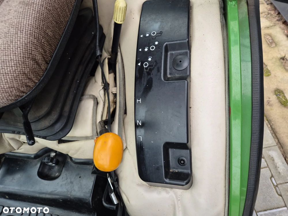 John Deere 2320 - 15