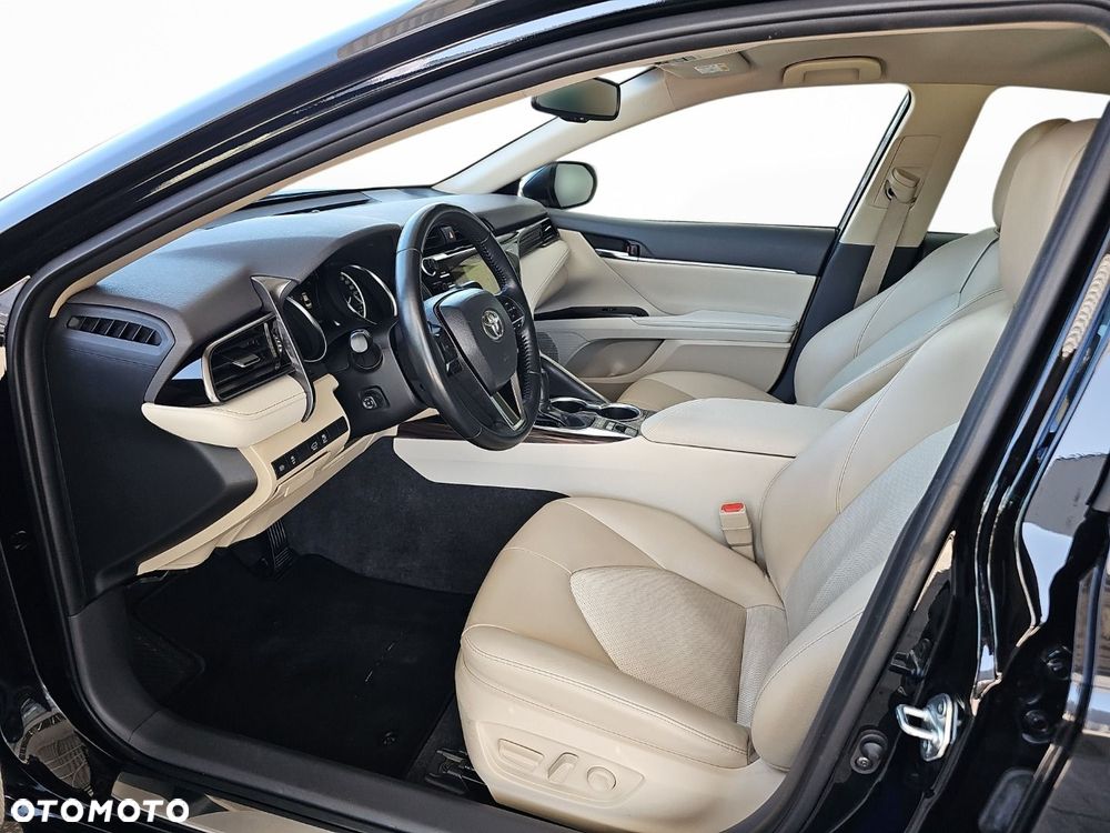 Toyota Camry 2.5 Hybrid Executive CVT - 12