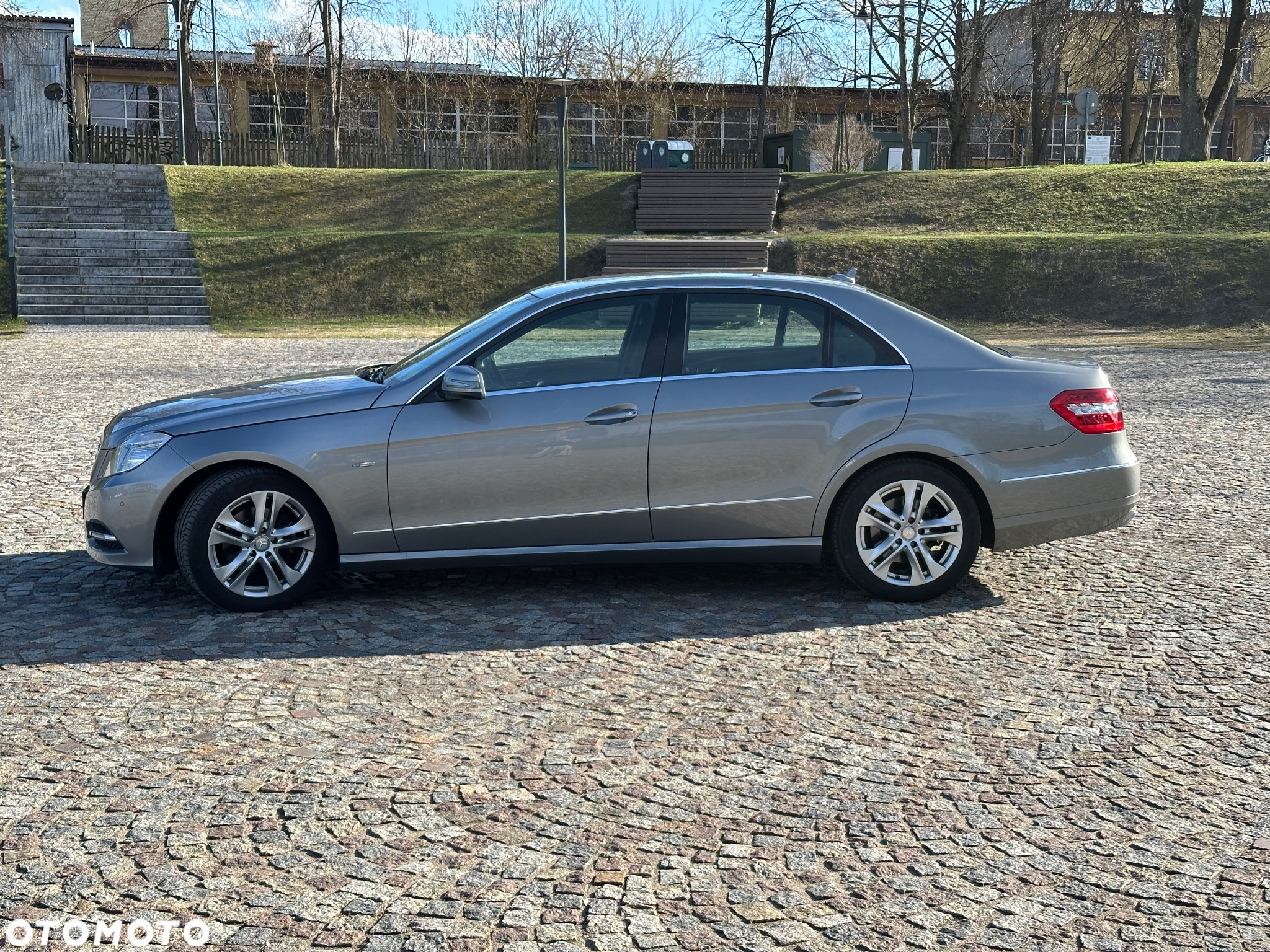 Mercedes-Benz Klasa E 200 BlueEFFICIENCY 7G-TRONIC Avantgarde - 4