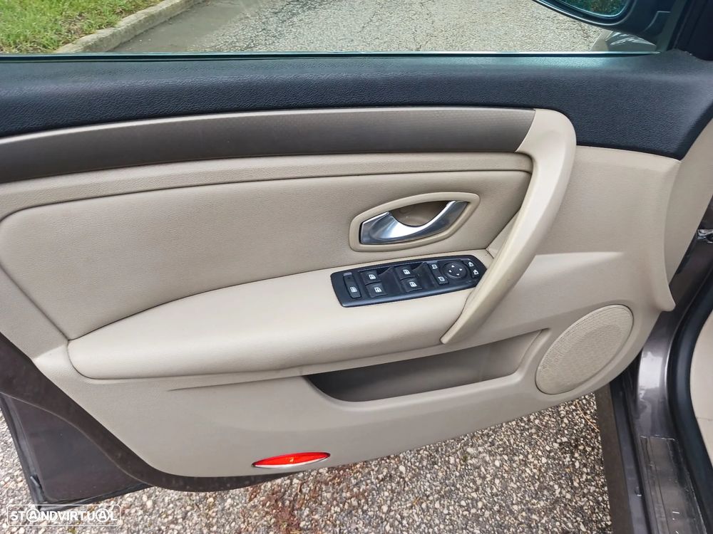 Renault Laguna 2.0 dCi Dynamique S - 32