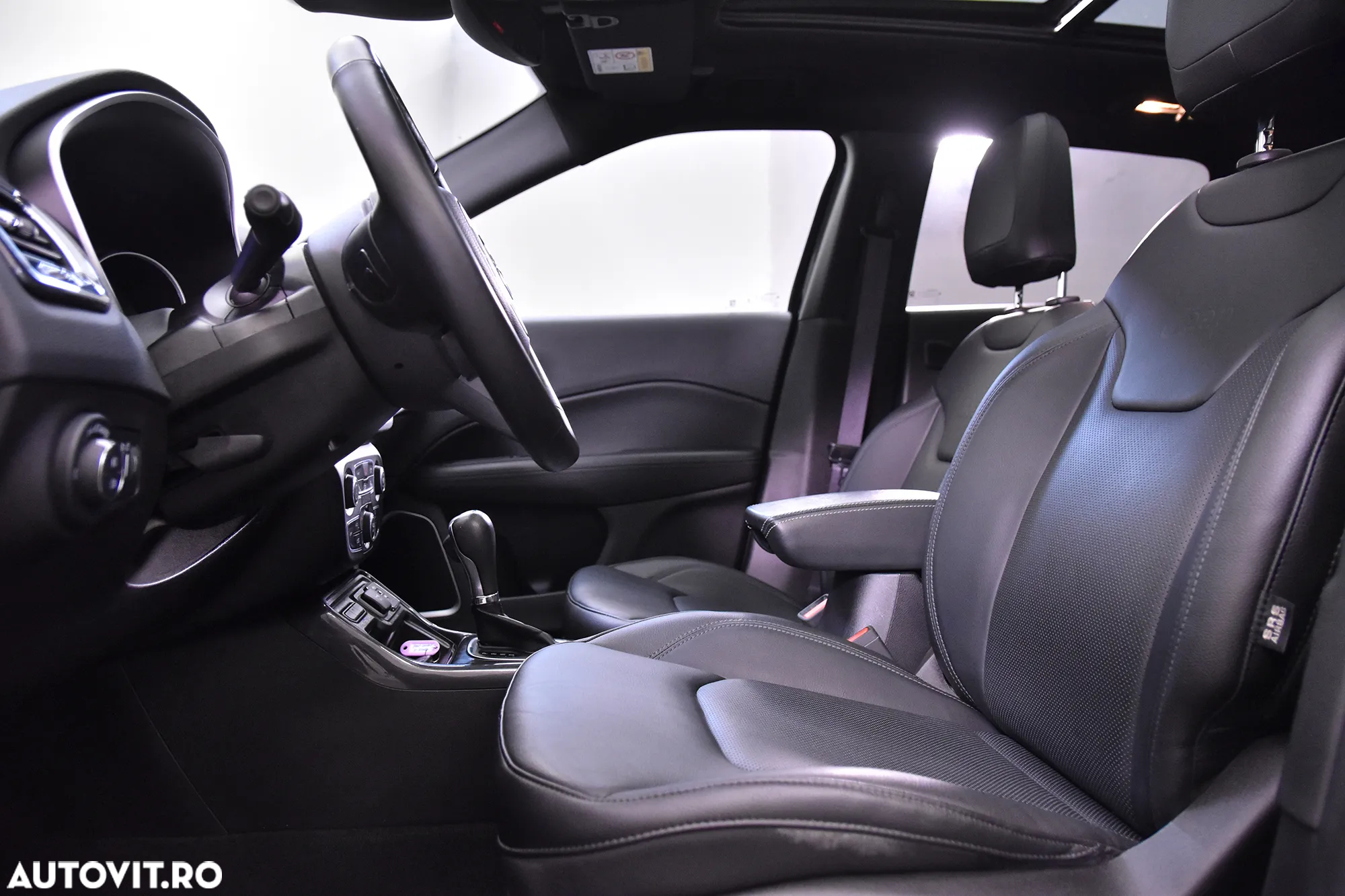 Jeep Compass - 24