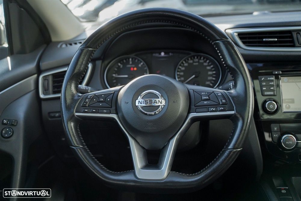 Nissan Qashqai 1.5 dCi N-Connecta 18 - 19