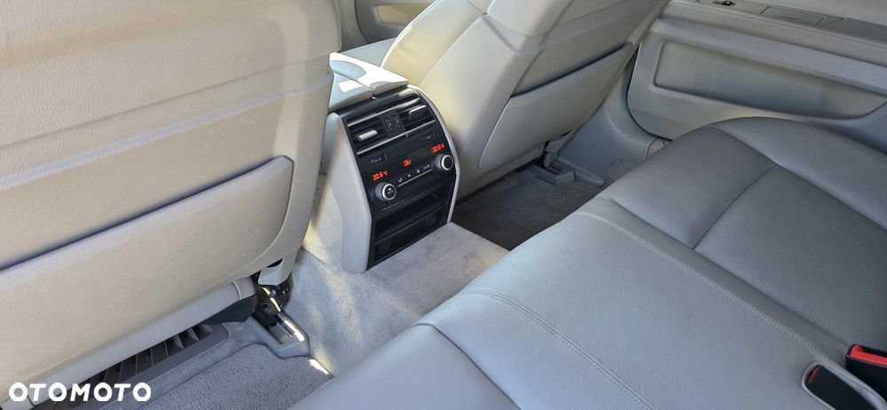 BMW Seria 7 740i - 8