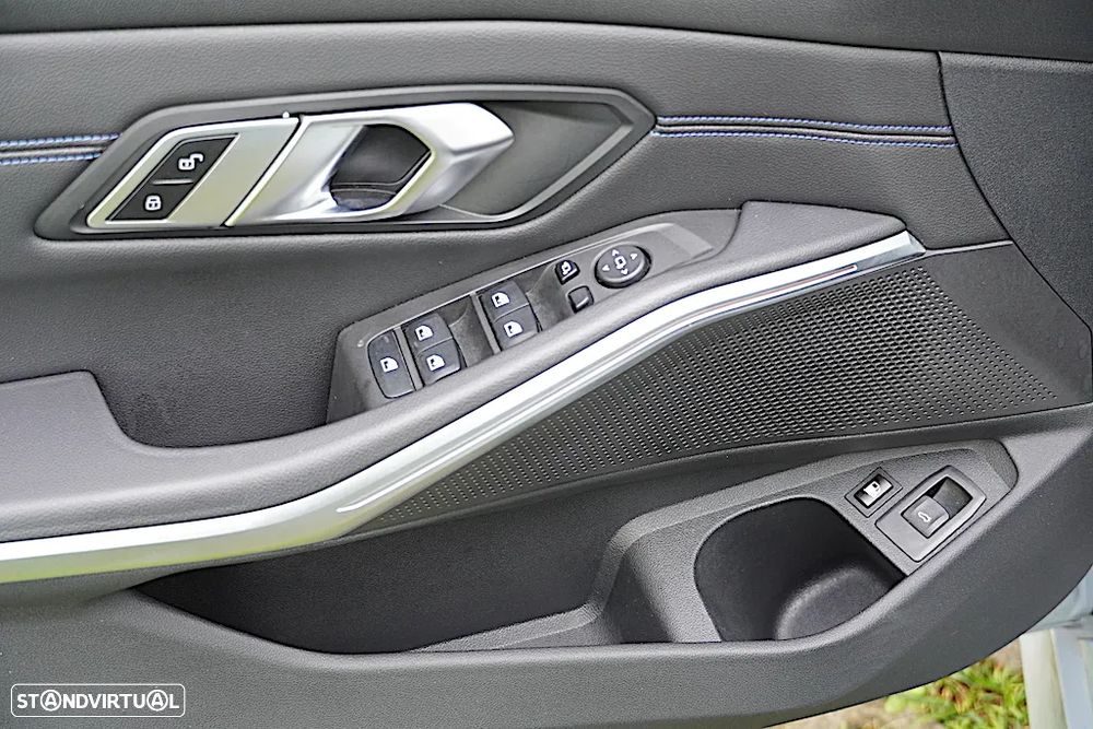 BMW 330 e Pack Desportivo M Auto - 19