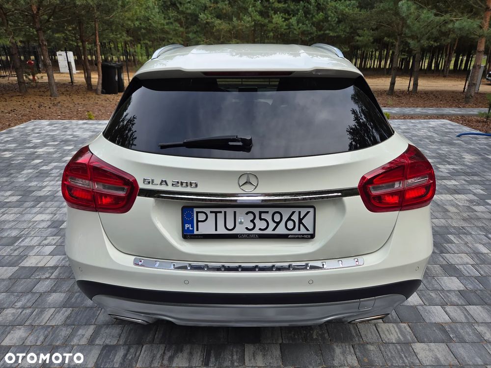 Mercedes-Benz GLA - 8