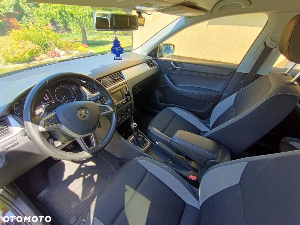 Skoda RAPID 1.2 TSI Ambition - 12