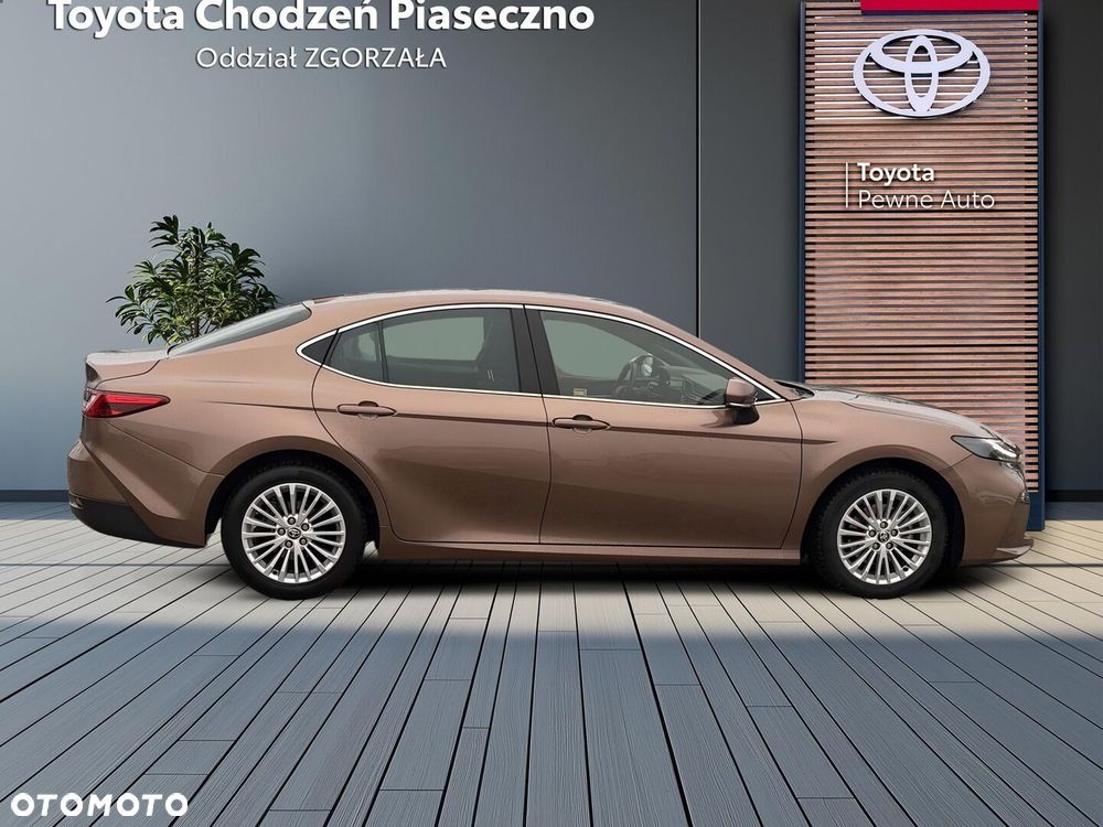 Toyota Camry - 7