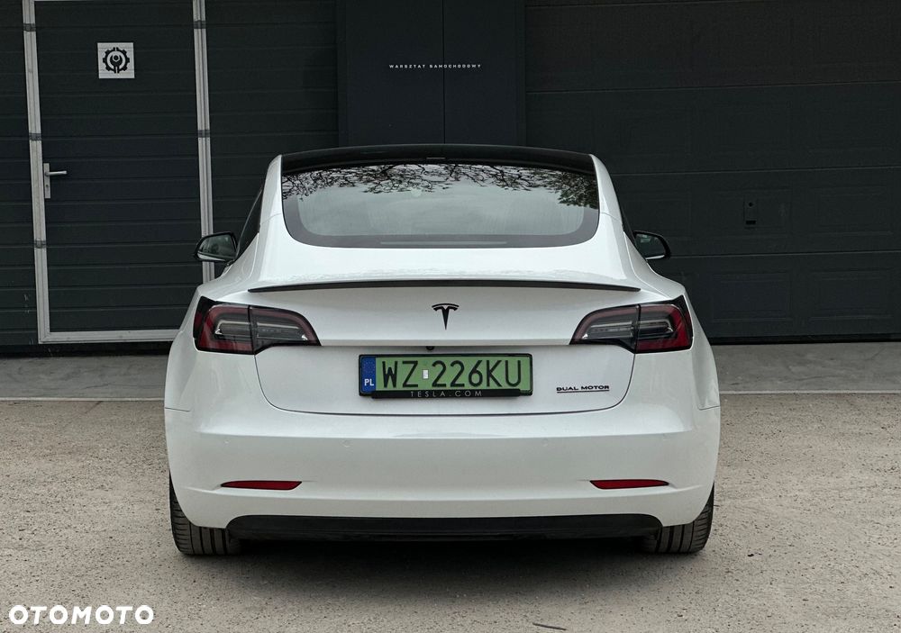 Tesla Model 3 - 4