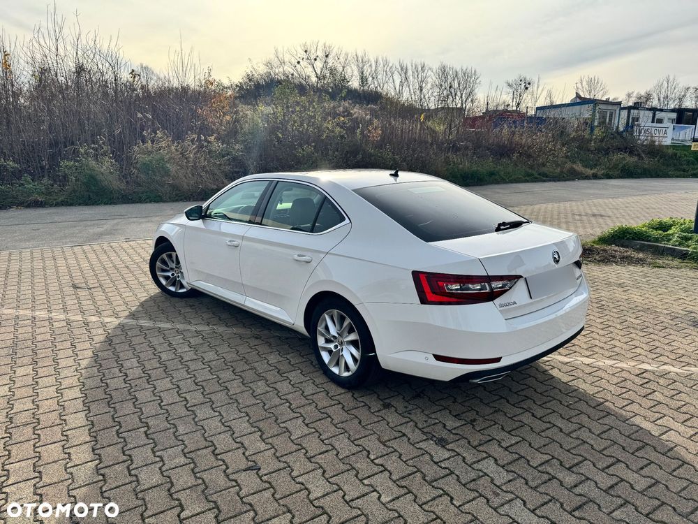 Skoda Superb 2.0 TDI Style - 4