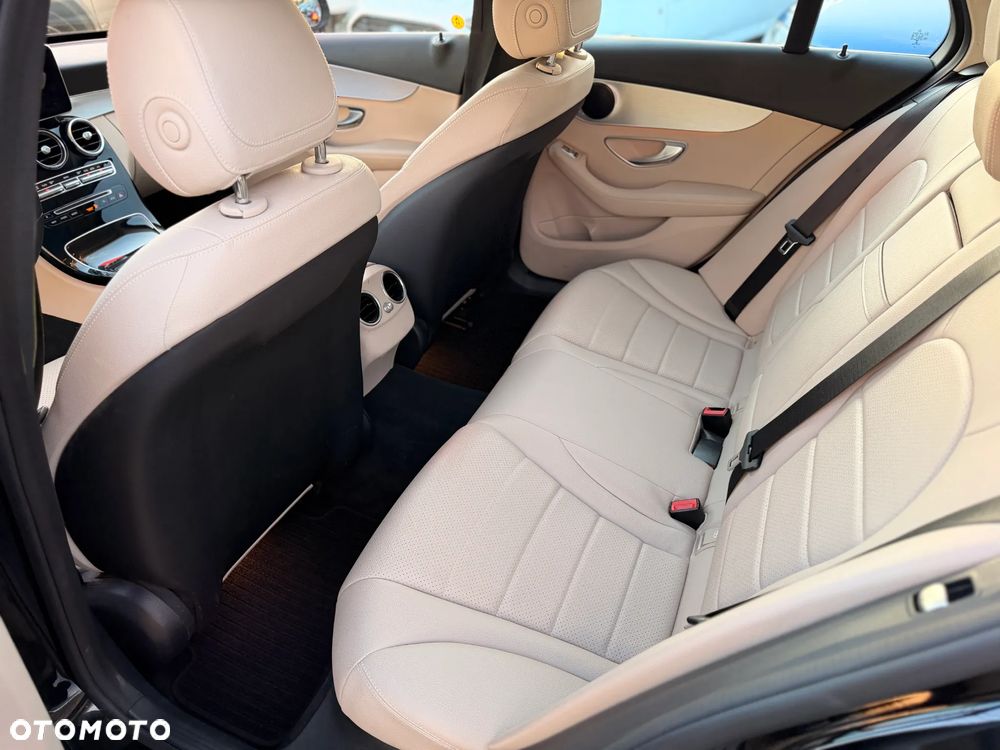 Mercedes-Benz Klasa C 200 4-Matic 7G-TRONIC - 31