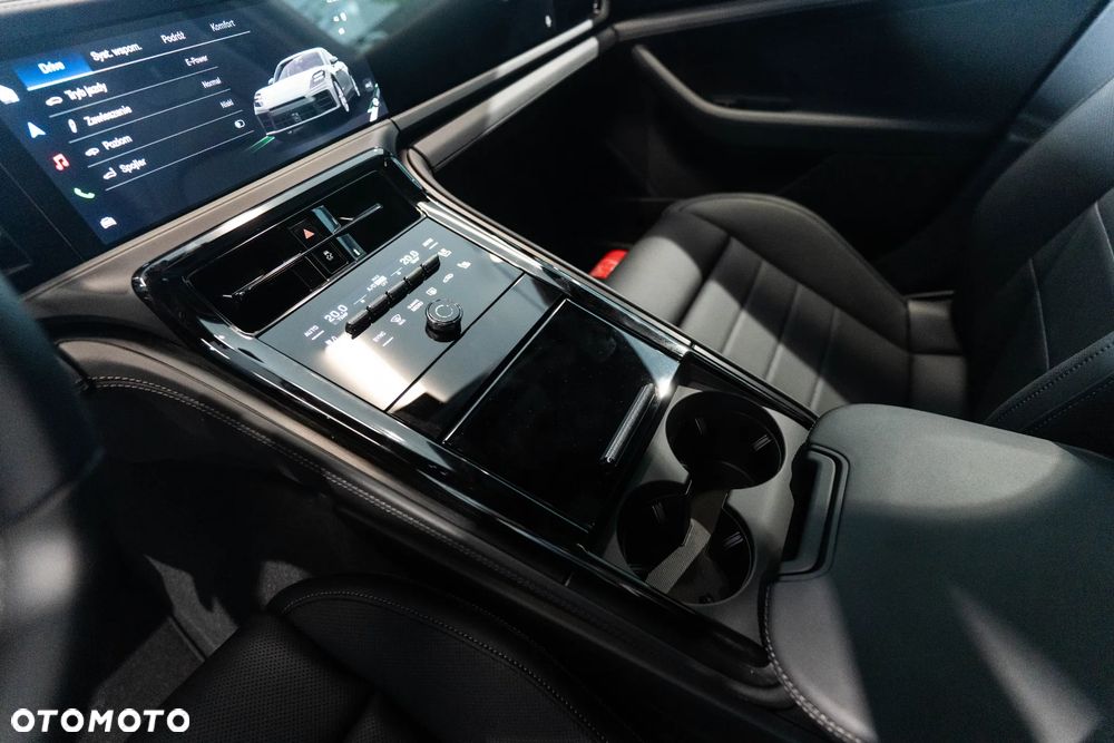 Porsche Panamera 4 E-Hybrid PHEV - 30
