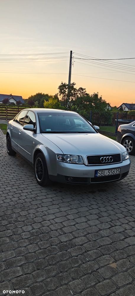 Audi A4 Limousine - 1