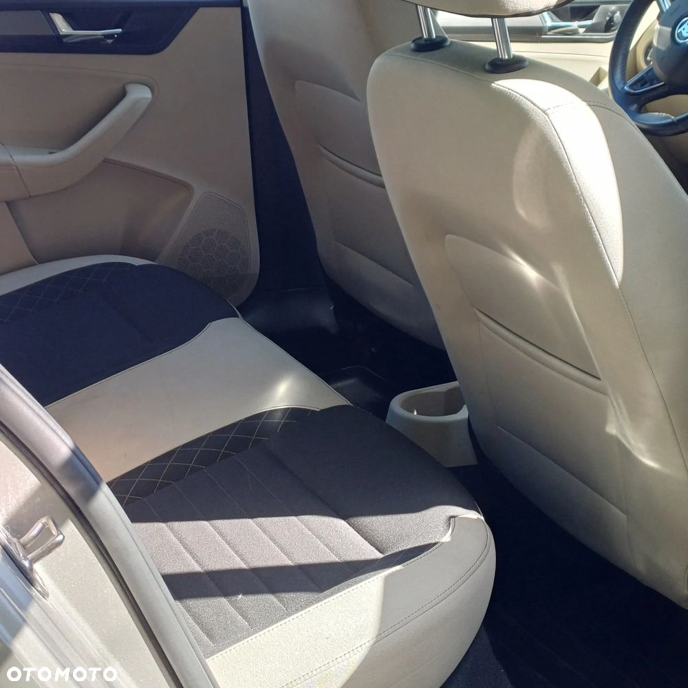 Skoda RAPID Spb 1.0 TSI Style - 20