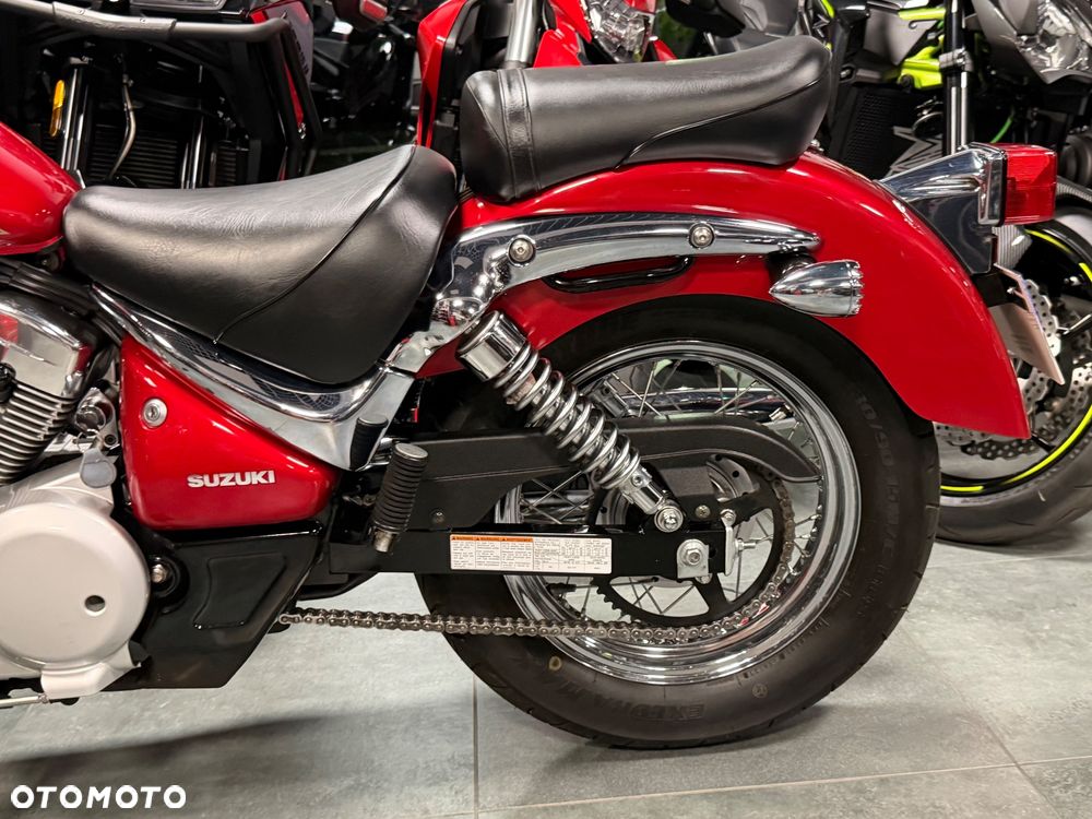 Suzuki Intruder - 32