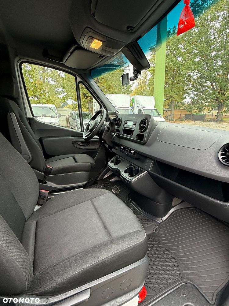 Mercedes-Benz Sprinter - 8