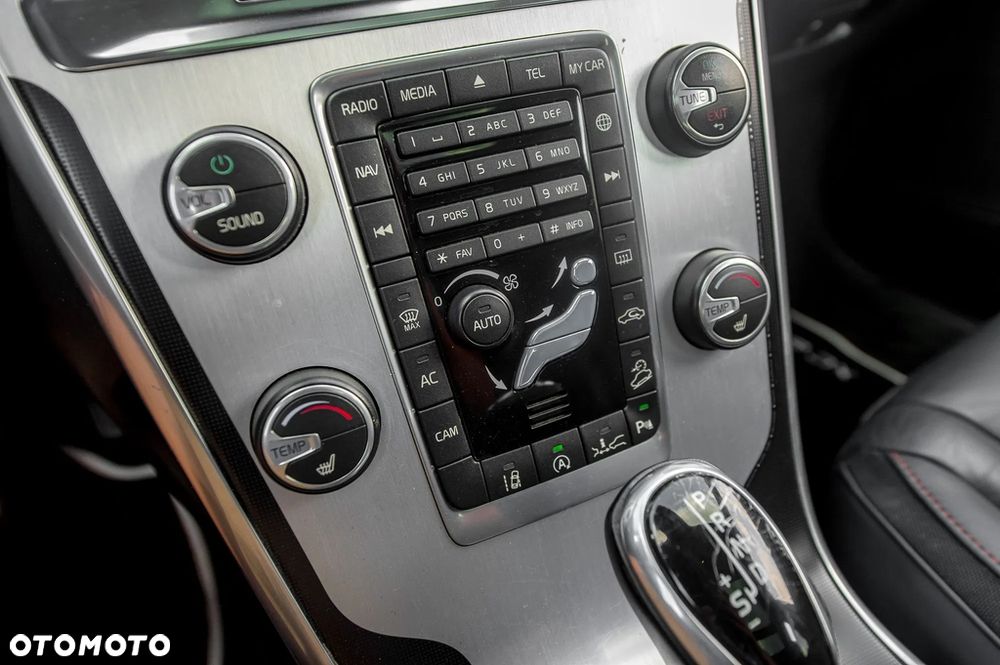 Volvo XC 60 D5 AWD Geartronic Ocean Race - 31