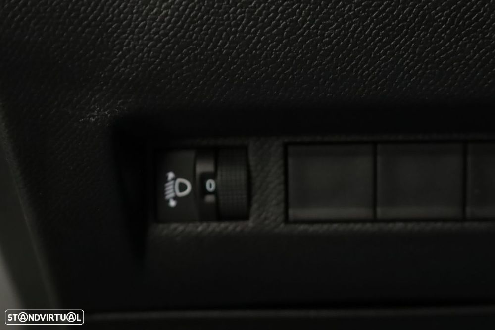 Peugeot e-2008 54 kWh Allure - 20