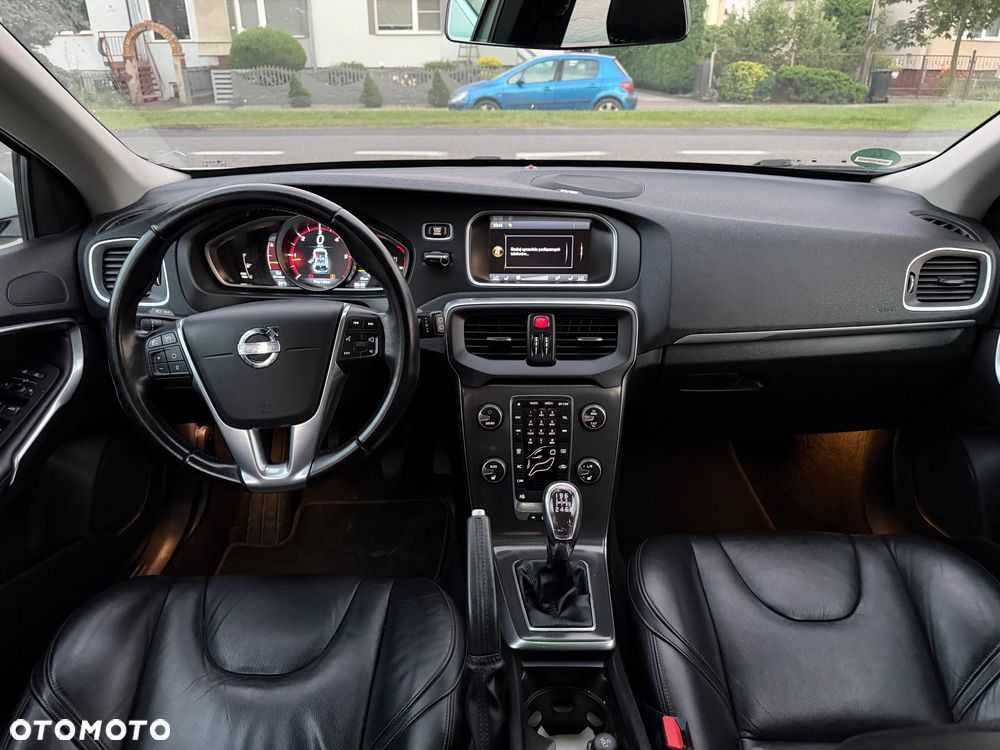 Volvo V40 D4 R Design - 12