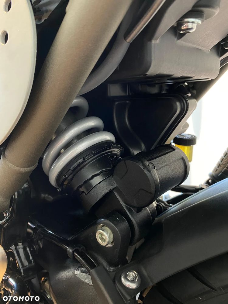 Triumph Scrambler - 12