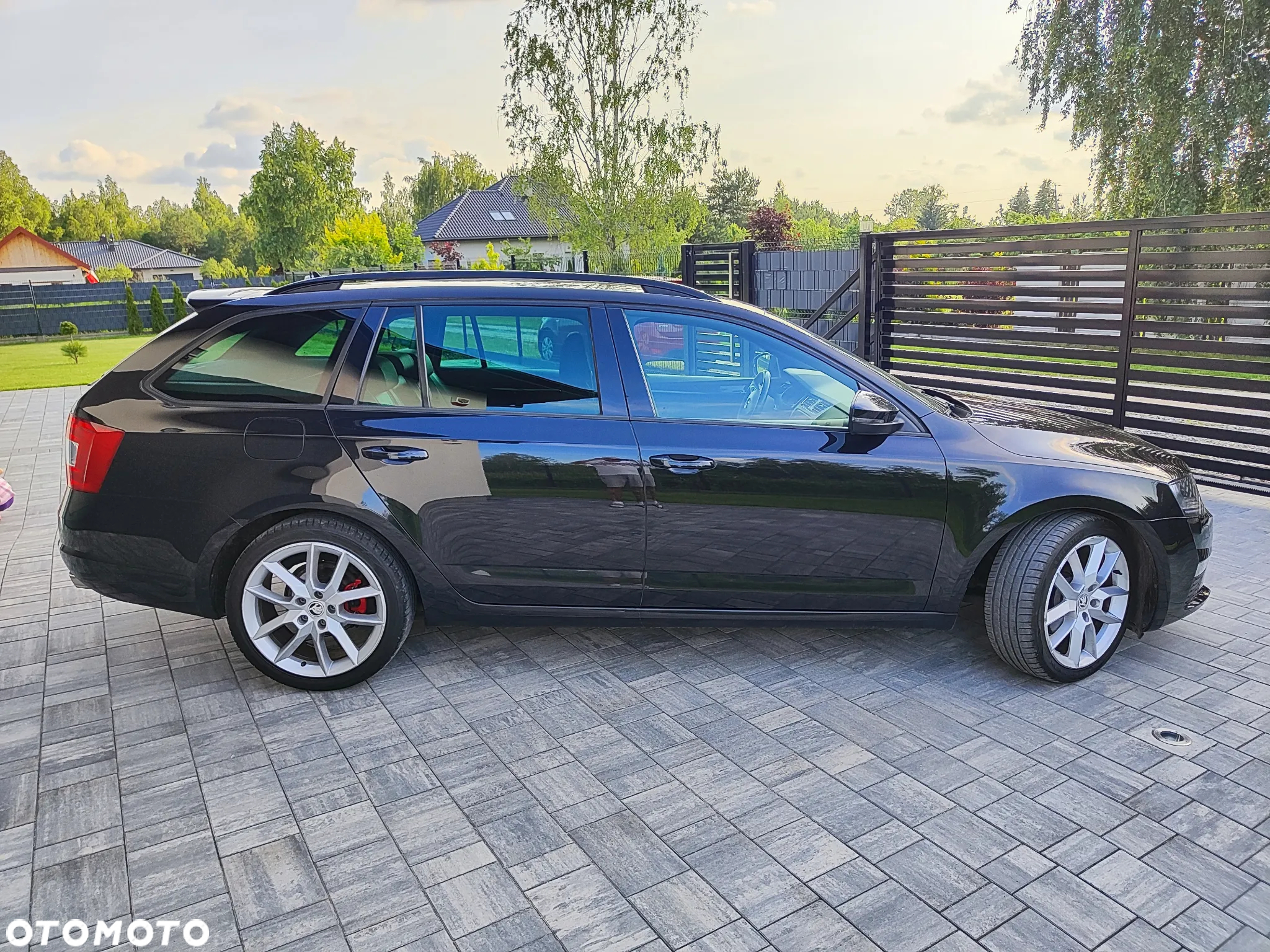 Skoda Octavia Combi 2.0 TDI DSG RS - 3