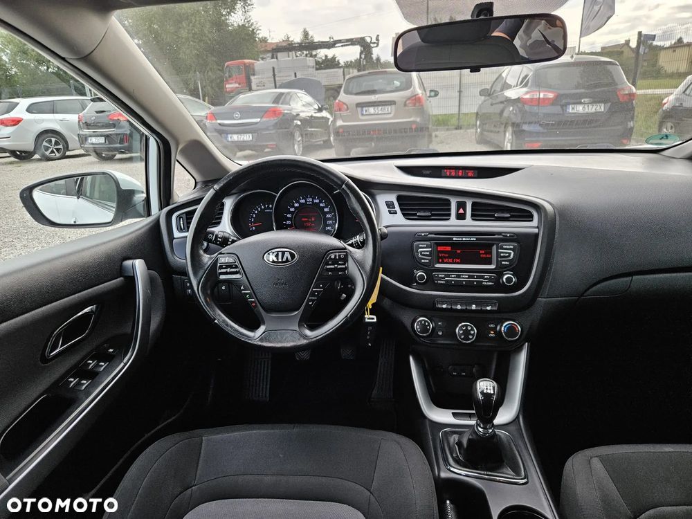 Kia Ceed 1.4 CVVT SW Dream Team Edition - 18