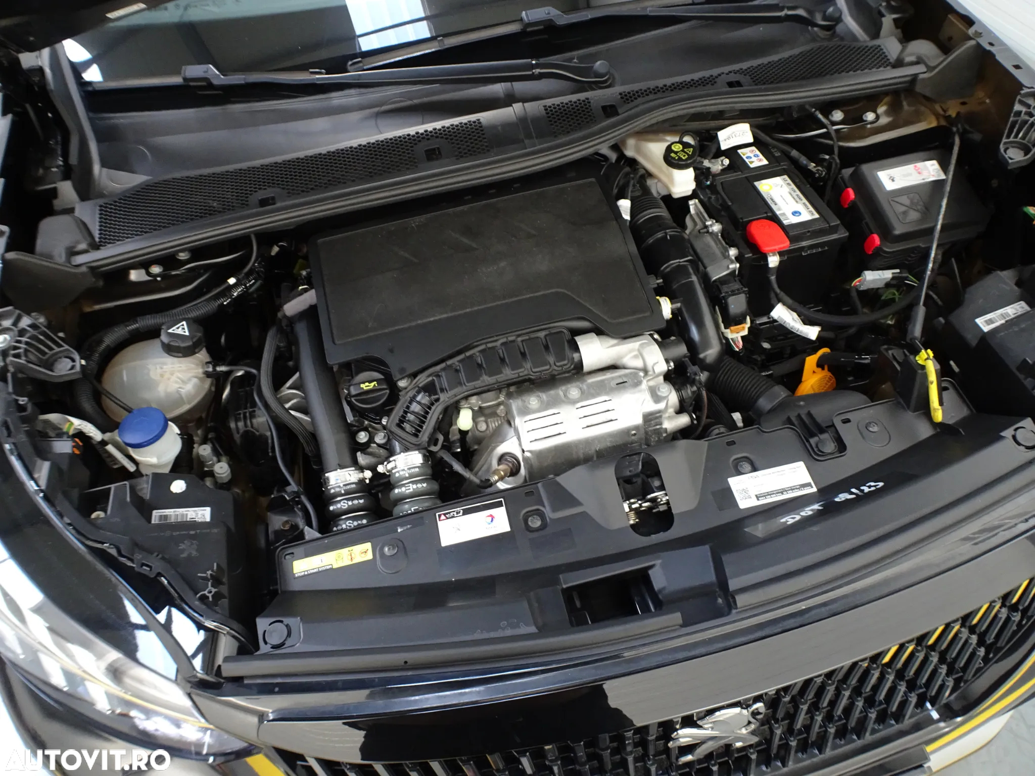 Peugeot 2008 1.2 PureTech Turbo S&S GT-Line - 25