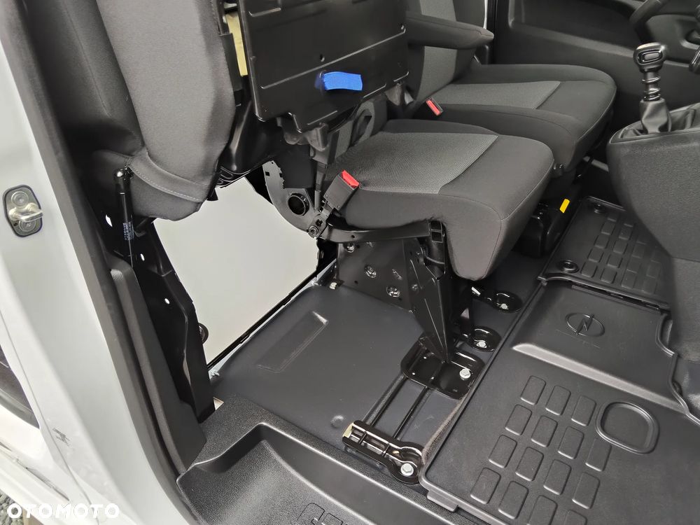 Opel Vivaro - 25