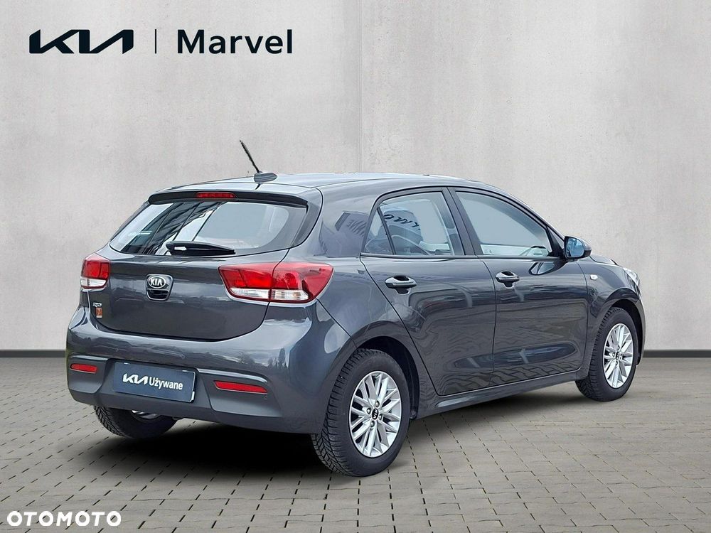 Kia Rio 1.2 L - 6