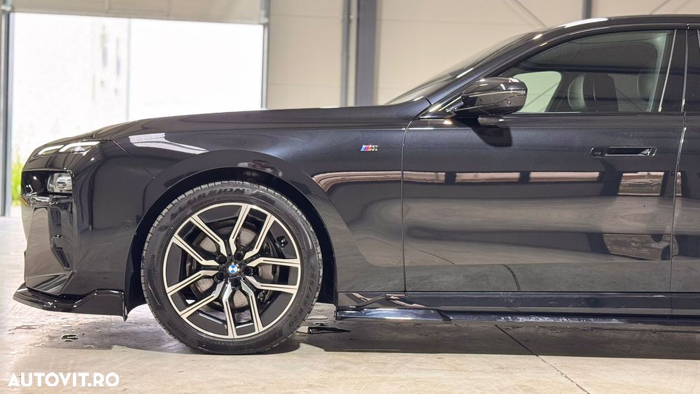 BMW Seria 7 740d xDrive MHEV - 33