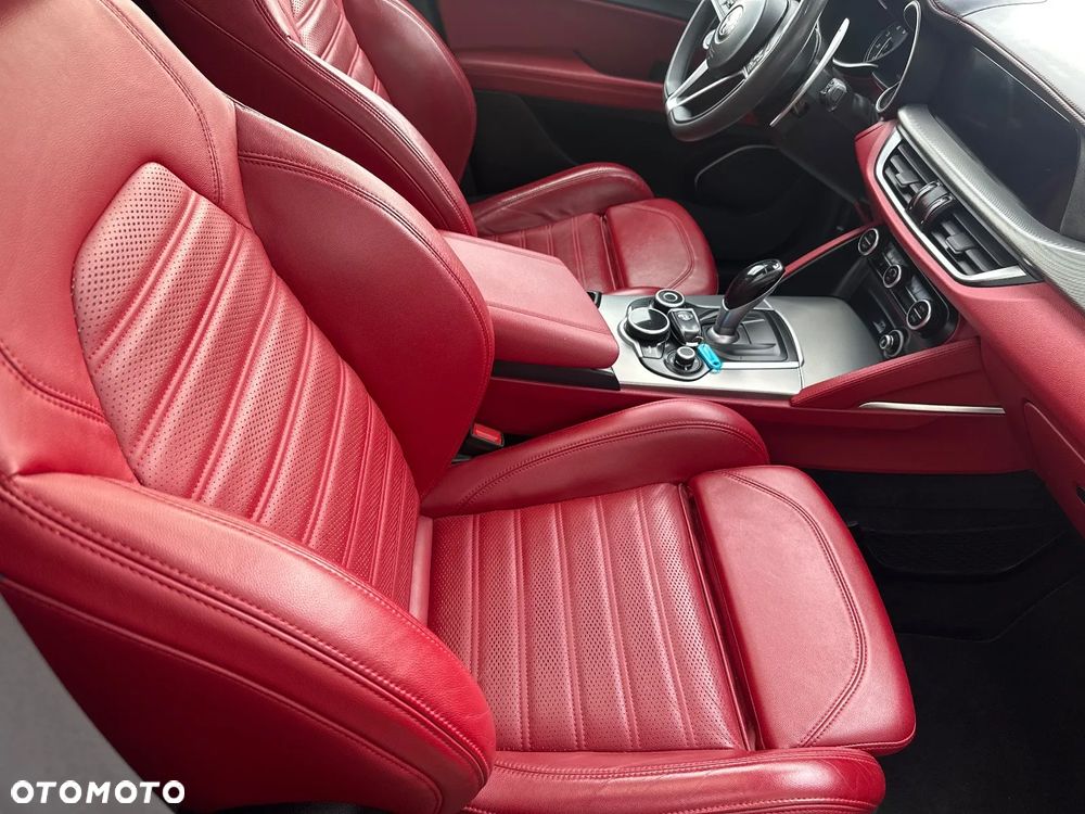Alfa Romeo Stelvio - 21