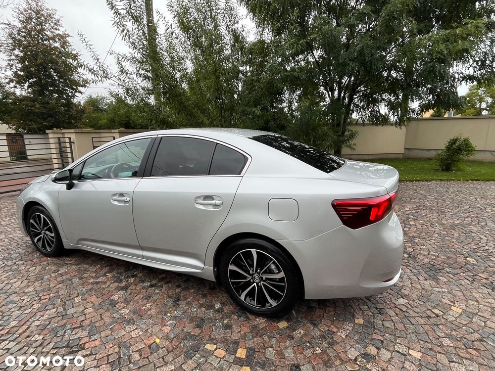 Toyota Avensis 1.8 Premium - 9