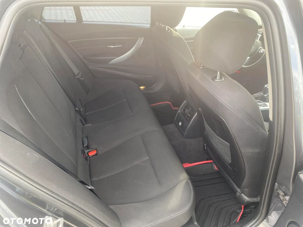 BMW Seria 3 320d xDrive - 5