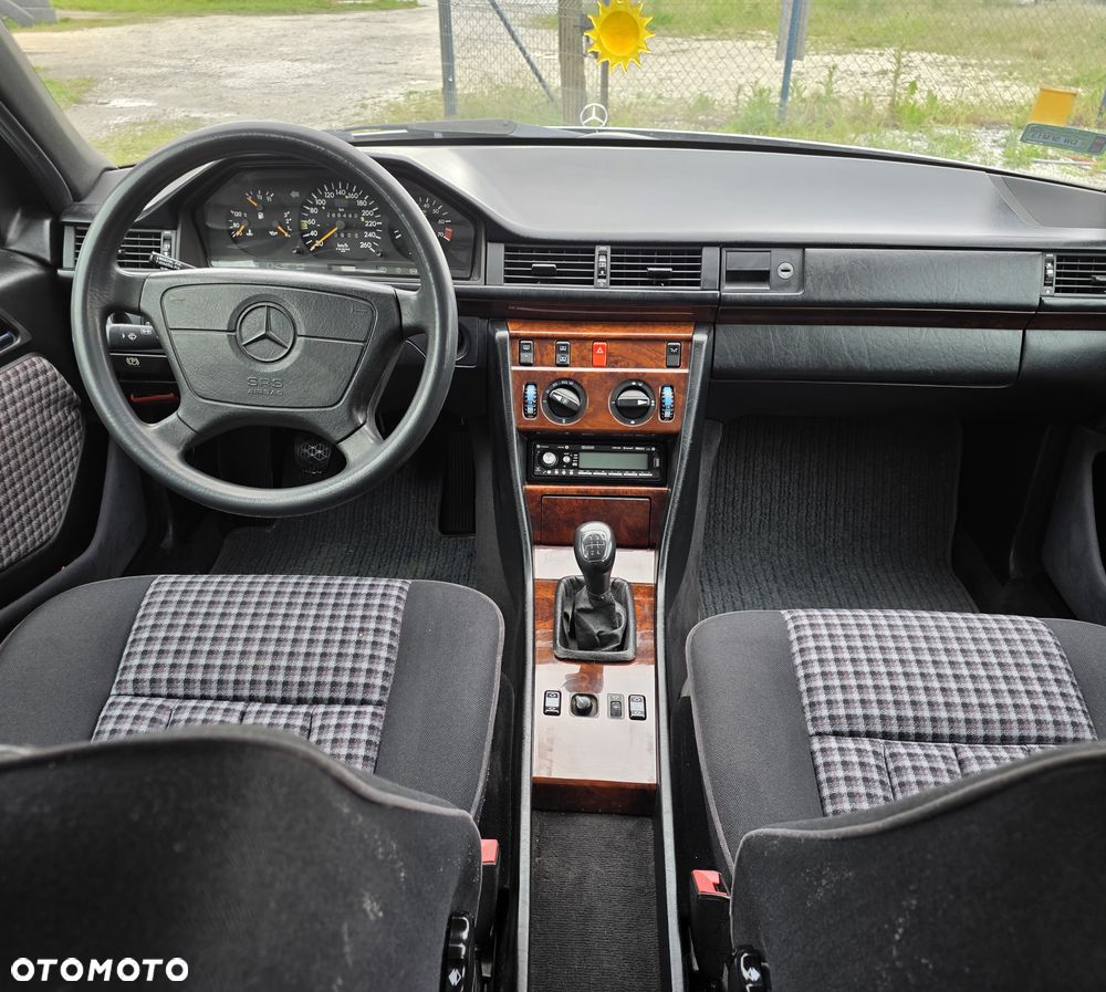 Mercedes-Benz W124 (1984-1993) - 13