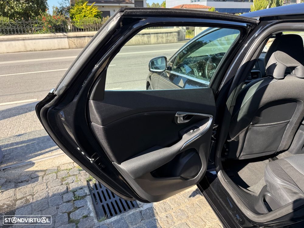 Volvo V40 1.6 D2 Eco Momentum - 36