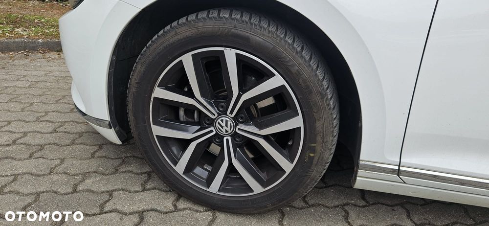 Volkswagen Passat - 12