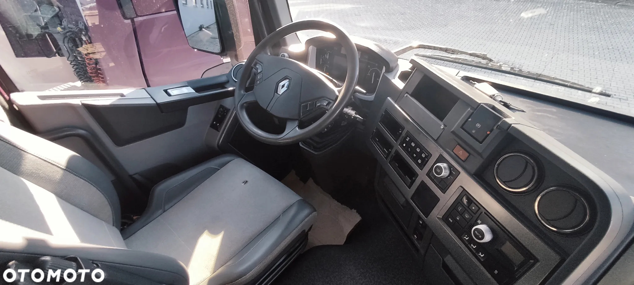 Renault T * LowDeck * - 21