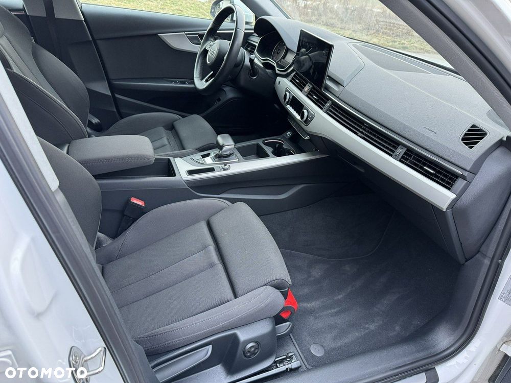 Audi A4 Limousine - 14