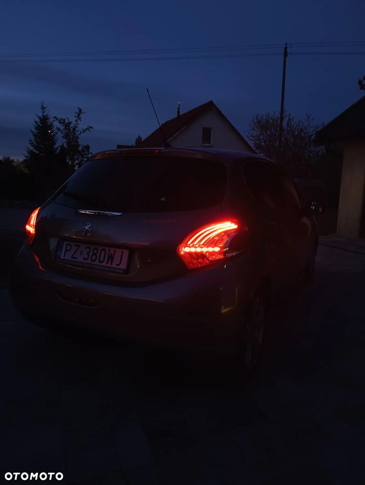 Peugeot 208 1.6 e-HDi Allure STT - 16