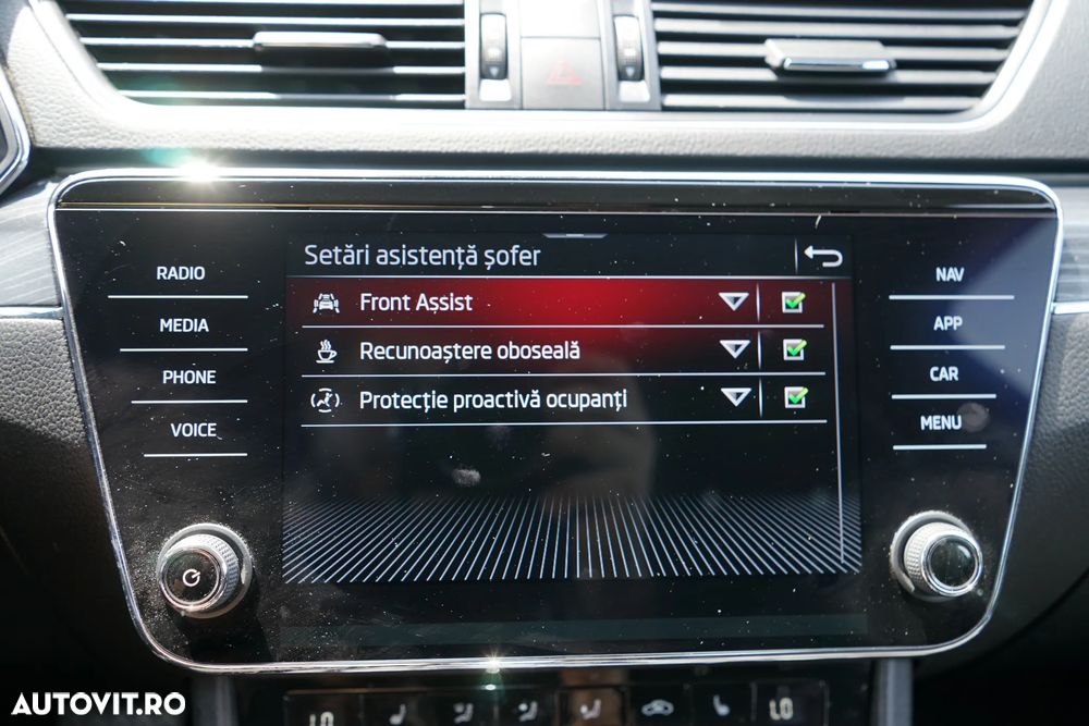 Skoda Superb 2.0 TDI DSG Style - 20