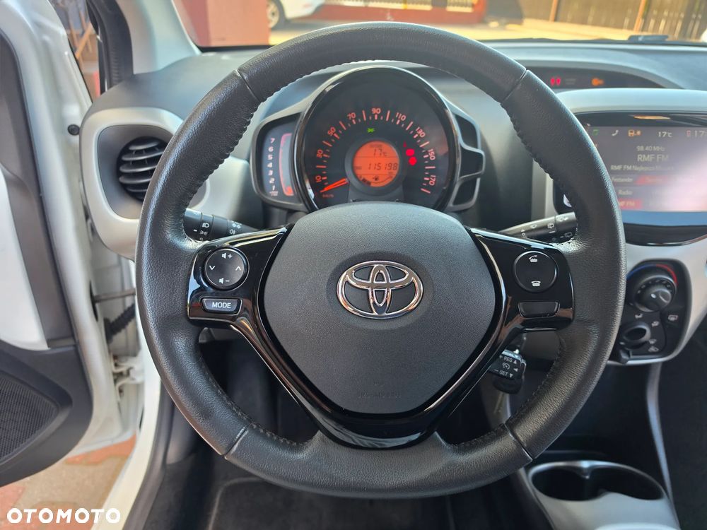 Toyota Aygo x-clusiv - 30