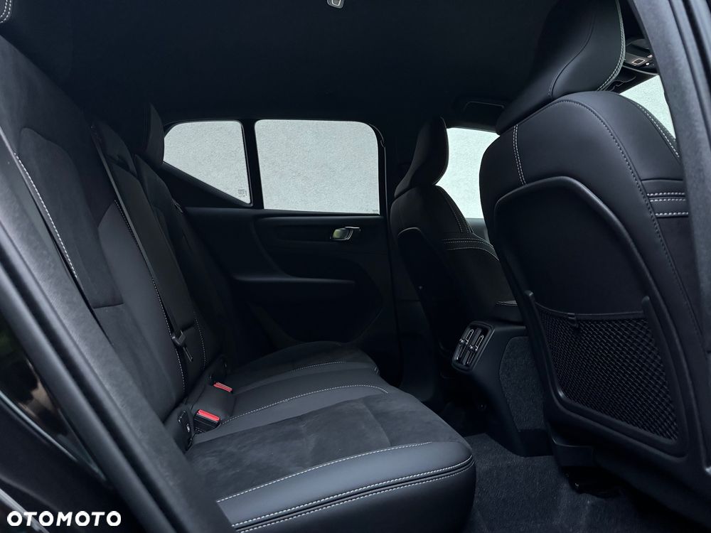 Volvo XC 40 B3 B DKG Plus Black Edition - 12