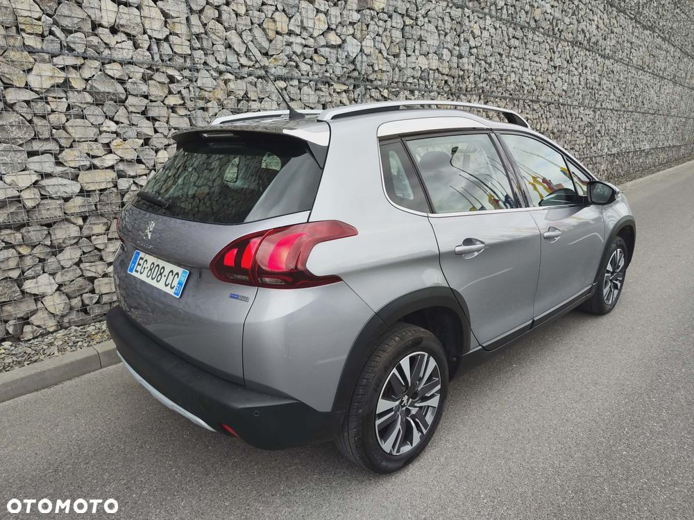Peugeot 2008 1.2 Pure Tech Allure S&S - 4