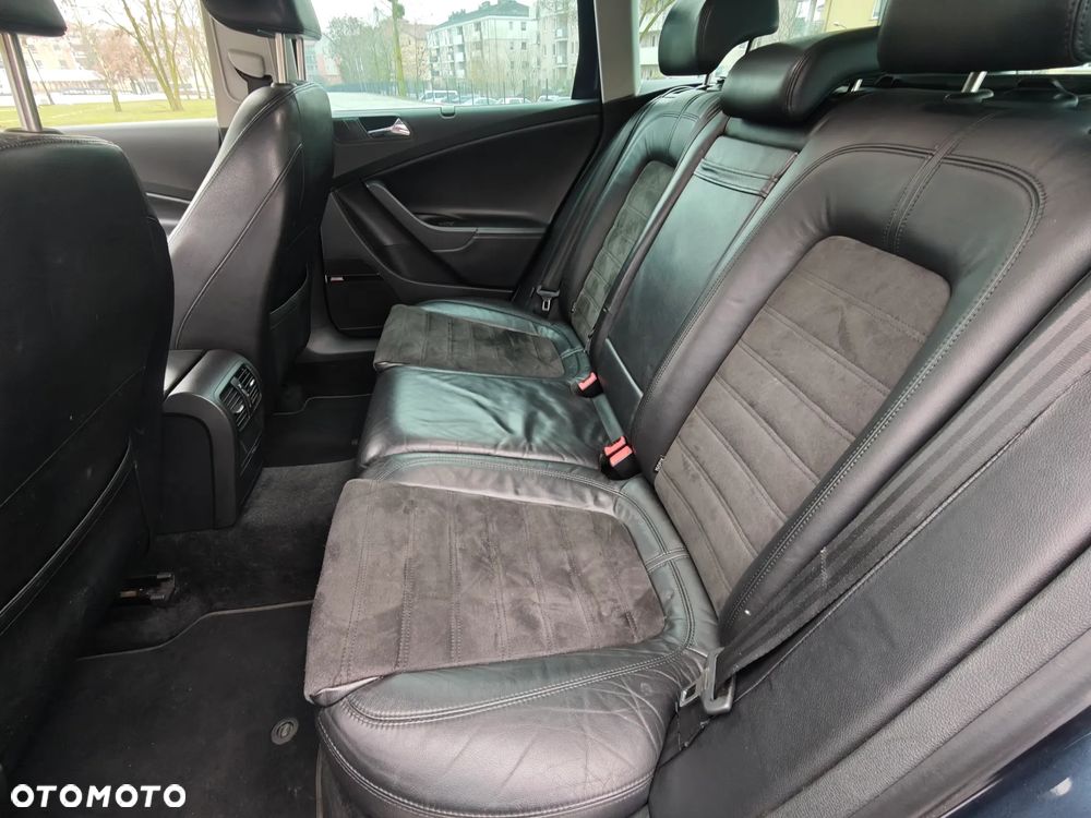 Volkswagen Passat 3.2 V6 FSI 4Motion DSG Highline - 25